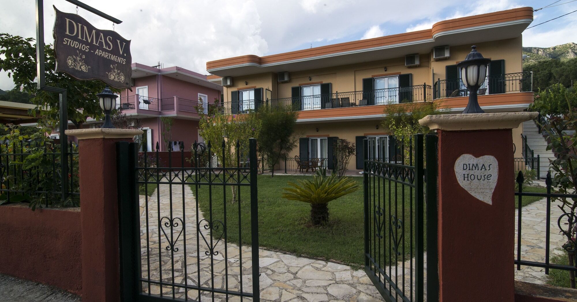 Dimas V House Aparthotel Parga Exteriör bild